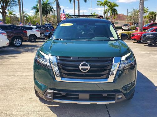 2022 Nissan Pathfinder SL 2WD