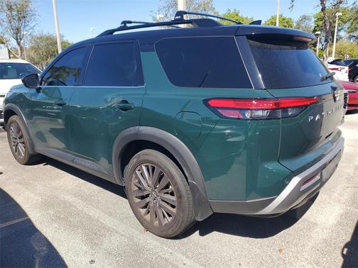 2022 Nissan Pathfinder SL 2WD