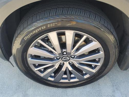 2022 Nissan Pathfinder SL 2WD