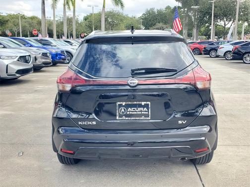 2022 Nissan Kicks SV