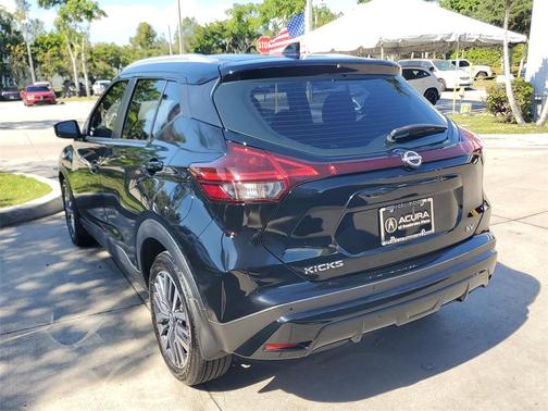 2022 Nissan Kicks SV