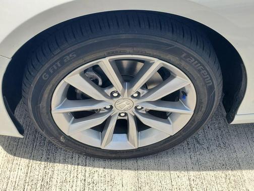 Platinum White Pearl 2021 Honda Accord LX 1.5T