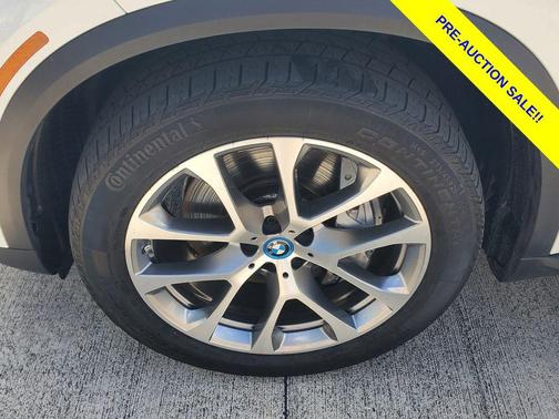 White 2025 BMW X5 PHEV xDrive50e