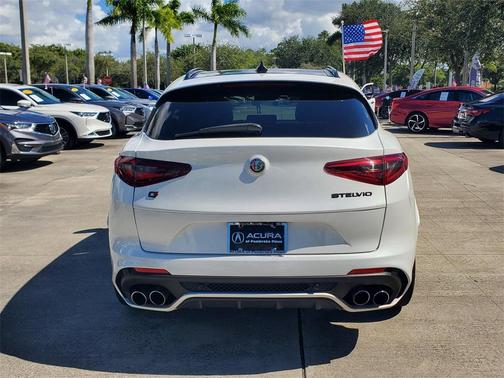 2021 Alfa Romeo Stelvio Quadrifoglio