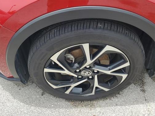 2021 Toyota C-HR XLE