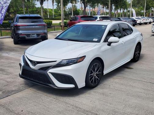 2023 Toyota Camry SE
