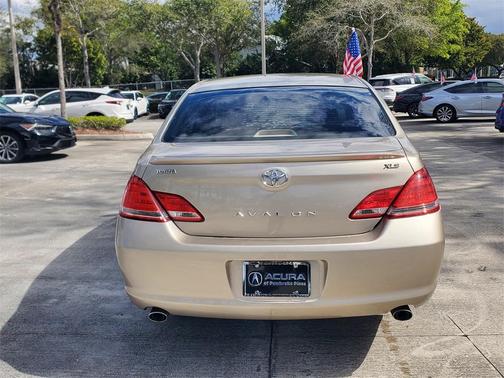 2005 Toyota Avalon XLS
