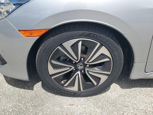 Lunar Silver Metallic 2018 Honda Civic EX-T