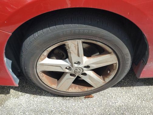 Barcelona Red Metallic 2013 Toyota Camry SE