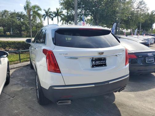 Crystal White Tricoat 2019 Cadillac XT5 Luxury