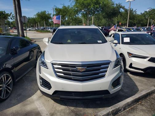 Crystal White Tricoat 2019 Cadillac XT5 Luxury