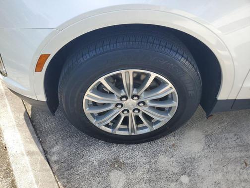 Crystal White Tricoat 2019 Cadillac XT5 Luxury