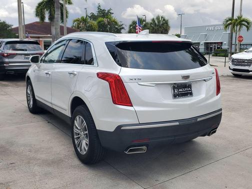 Crystal White Tricoat 2019 Cadillac XT5 Luxury