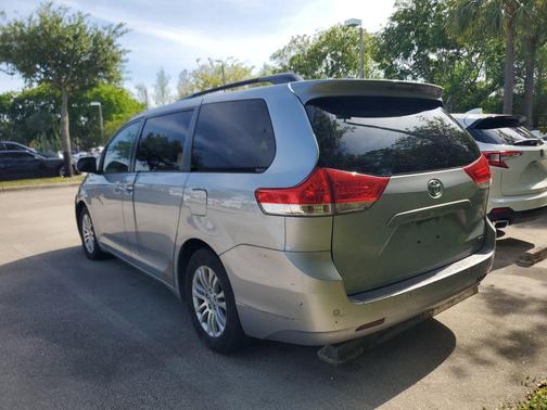Silver Sky Metallic 2014 Toyota Sienna XLE