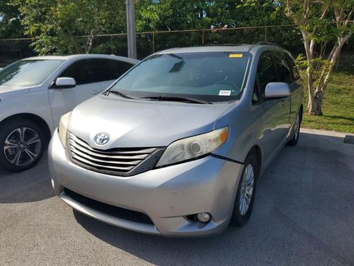 Silver Sky Metallic 2014 Toyota Sienna XLE
