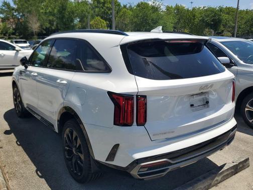 Glacial White Pearl 2023 Kia Sorento SX