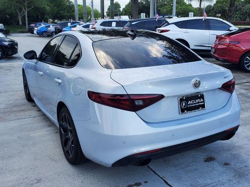Moonlight Gray Metallic 2022 Alfa Romeo Giulia Ti