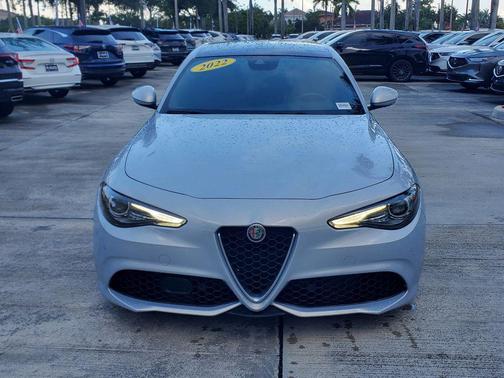 Moonlight Gray Metallic 2022 Alfa Romeo Giulia Ti
