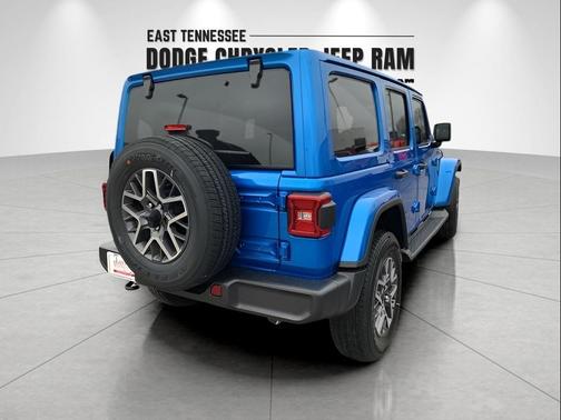 2025 Jeep Wrangler 4-Door Sahara 4x4