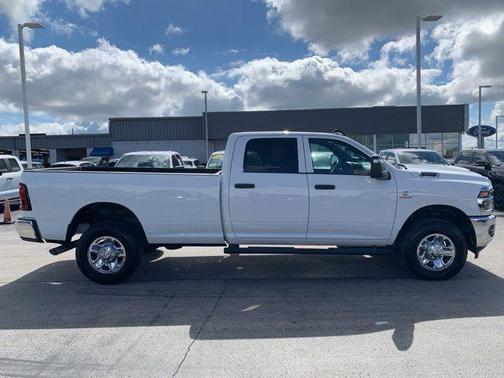2025 RAM 2500 Tradesman Crew Cab 4x4 8' Box