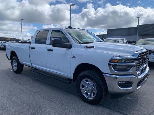 2025 RAM 2500 Tradesman Crew Cab 4x4 8' Box