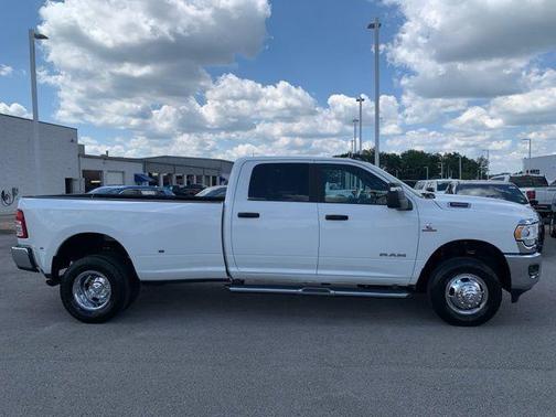 2024 RAM 3500 Big Horn Crew Cab 4x4 8' Box