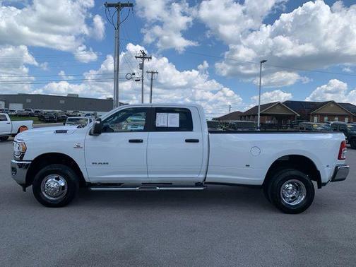 2024 RAM 3500 Big Horn Crew Cab 4x4 8' Box