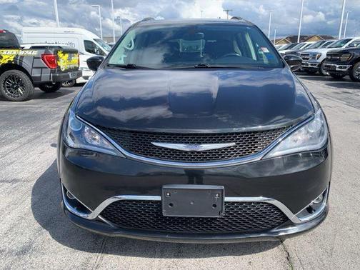 2018 Chrysler Pacifica Touring-L