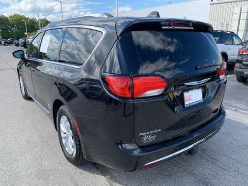 2018 Chrysler Pacifica Touring-L