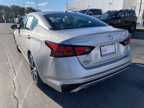 2022 Nissan Altima SR FWD