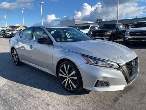 2022 Nissan Altima SR FWD