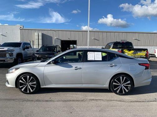 2022 Nissan Altima SR FWD
