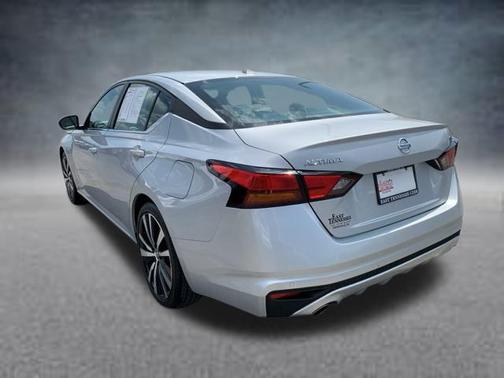 2022 Nissan Altima SR FWD