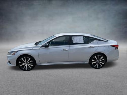 2022 Nissan Altima SR FWD