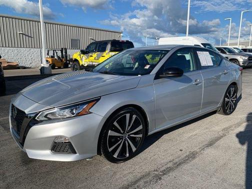 2022 Nissan Altima SR FWD