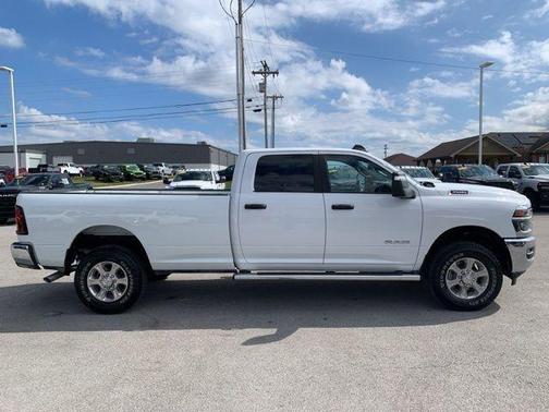 2025 RAM 3500 Lone Star Crew Cab 4x4 8' Box