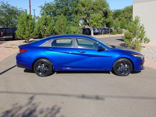 2022 Hyundai ELANTRA SEL