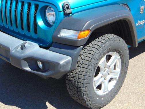 Bikini Pearlcoat 2020 Jeep Wrangler SPORT