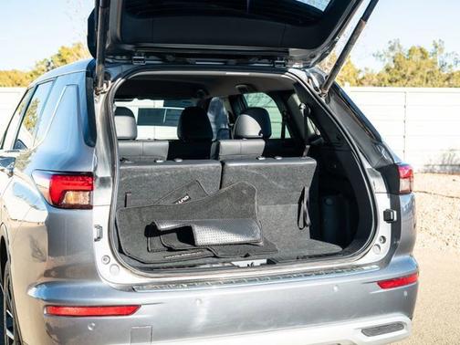 Silver 2022 Mitsubishi Outlander SE