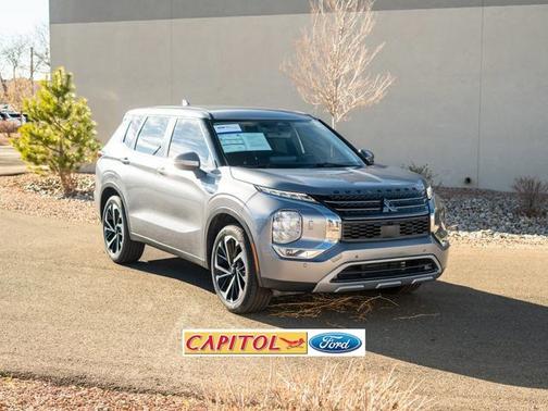 Silver 2022 Mitsubishi Outlander SE