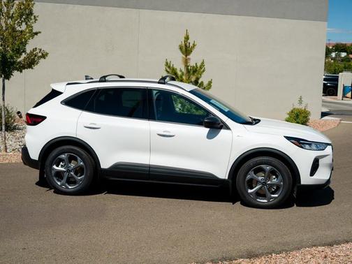 STAR WHITE METALLIC TRI-COA 2025 Ford Escape ST-LINE