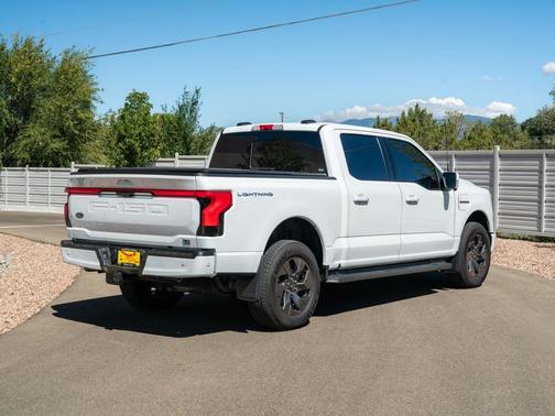 2023 Ford F-150 Lightning LARIAT