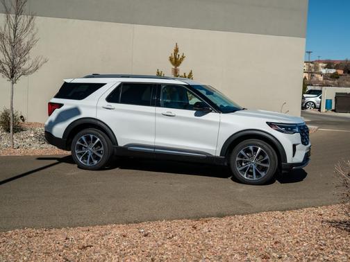 2025 Ford Explorer Platinum