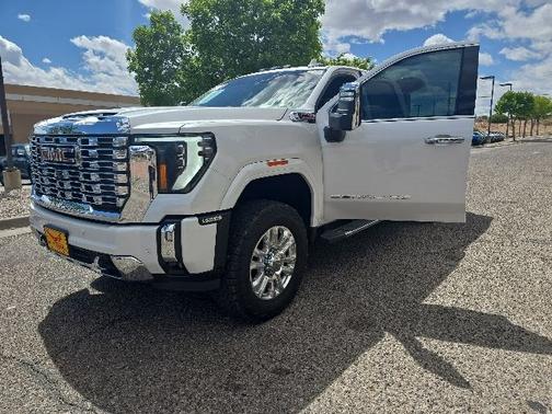White Frost Tri-Coat 2024 GMC Sierra 1500 DENALI