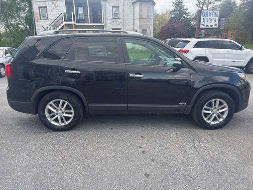 Black 2015 Kia Sorento LX