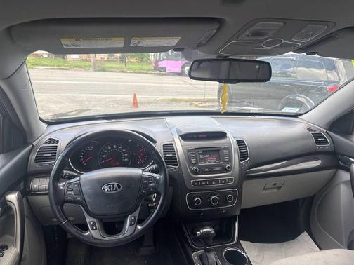 Black 2015 Kia Sorento LX