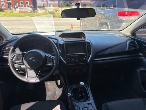 Blue 2018 Subaru Impreza 2.0i