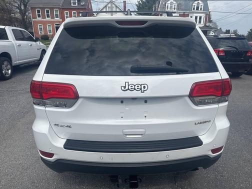 Bright White Clearcoat 2018 Jeep Grand Cherokee Laredo E