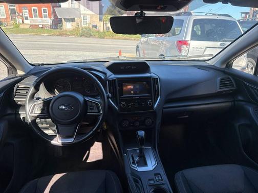 White 2018 Subaru Crosstrek 2.0i Premium