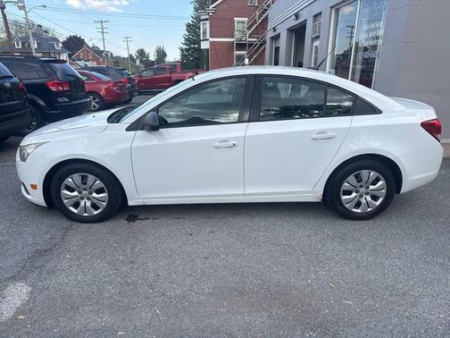White 2014 Chevrolet Cruze LS